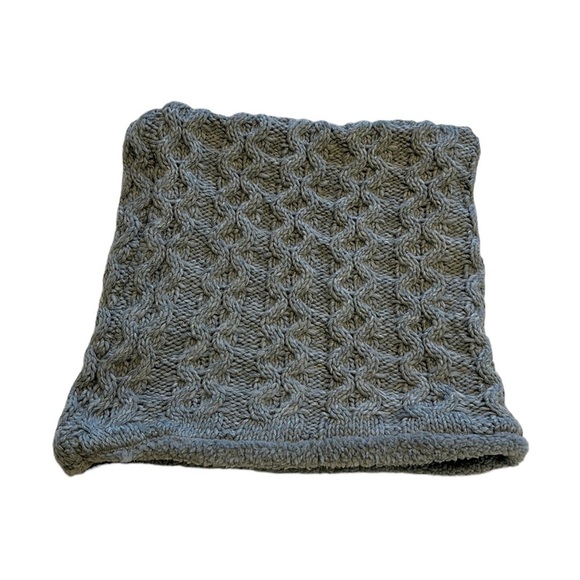 Simon’s Chunky Cable Knit Sherpa Lined Cowl Scarf - New! - Picture 3 of 9